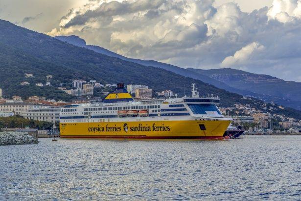 Ferry Ajaccio Niza